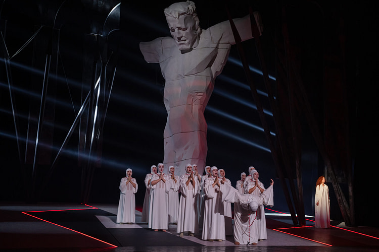 Фрагмент вистави "Діалоги Кармеліток"